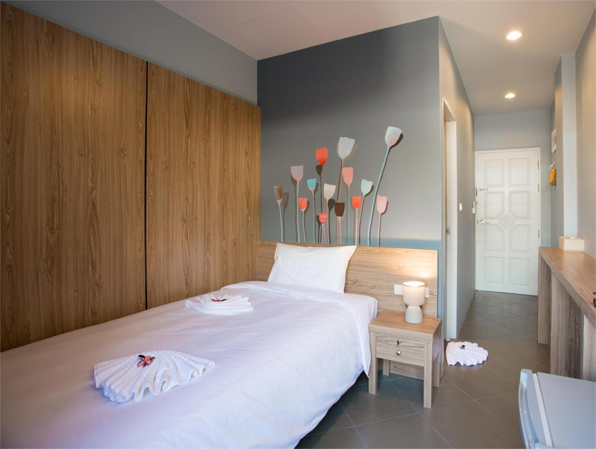 Inest Poshtel Hostel Pantai Kata Luaran gambar